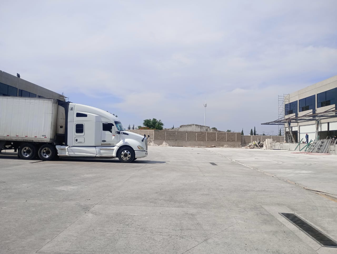 BODEGAS EN RENTA EN LOMAS DE ZAPOPAN — foto 2