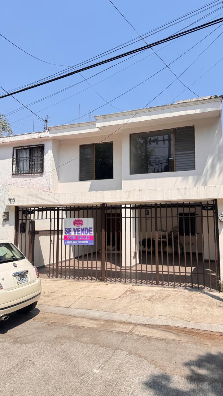 CASA EN VENTA EN LA COLONIA MONRAZ (4)RI