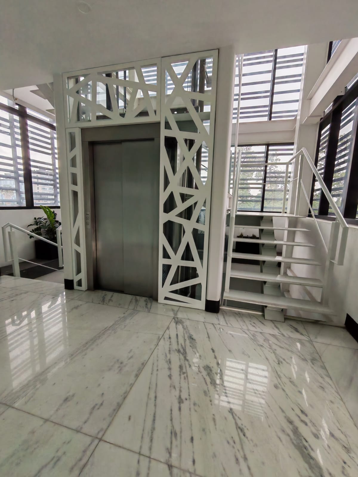 OFICINAS EN RENTA LADRON DE GUEVARA (P) — foto 2
